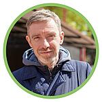 Gelukkige klant die een recensie achterlaat over een uitzonderlijk familieverblijf op een camping