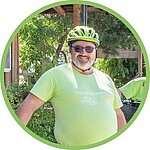 vakantieganger die een gemoedelijk verblijf had op een luisterrijke camping, midden in de natuur.