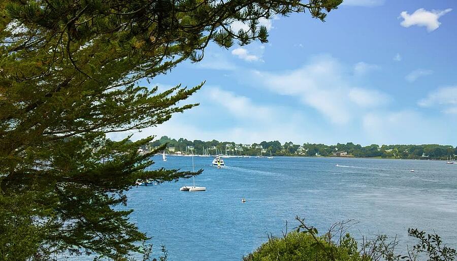 Panoramisch uitzicht op de boulevard van Île aux Moines in Morbihan