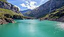 [Translate to Néerlandais:] Lac turquoise entouré de montagnes majestueuses
