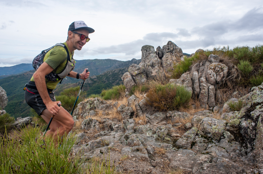 Wandelactiviteit rond de charme campings Sites et Paysages, om nieuwe energie op te doen in de buitenlucht.